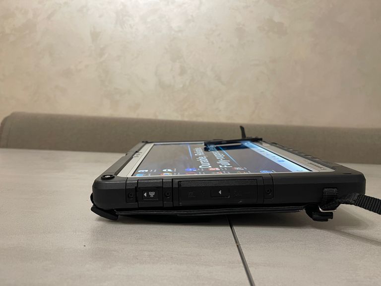 Дешиво Panasonic Toughbook CF-33, 12", i5-7300U, 8GB, 256GB, 4G LTE с ломбарда