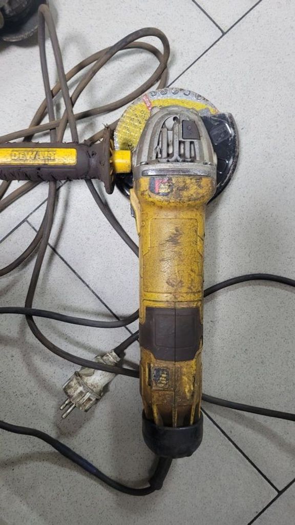 Оголошення Dewalt DWE4257 Б/У