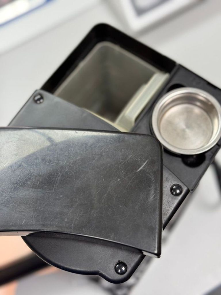 Дешево Delonghi BAR 12 F з ломбарду