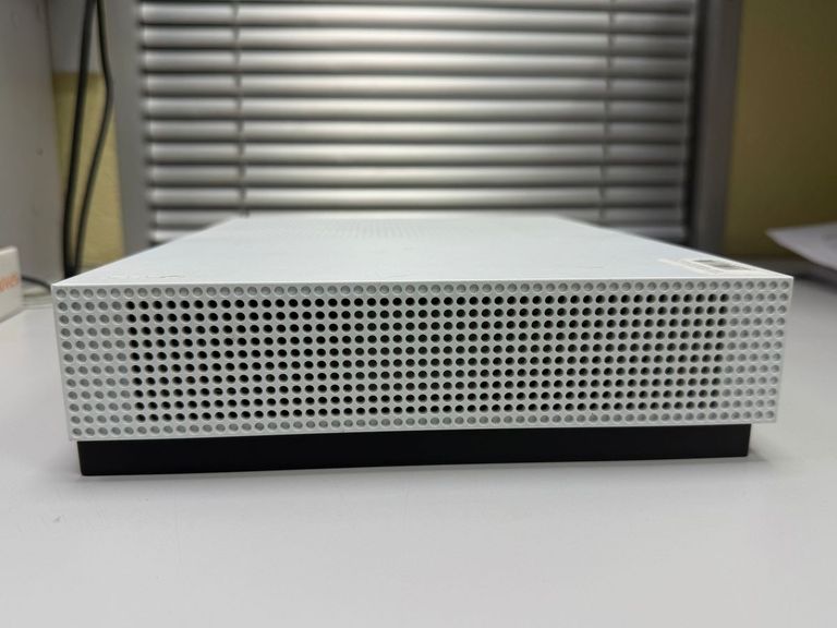 Дешево Microsoft Xbox One S 1TB з ломбарду