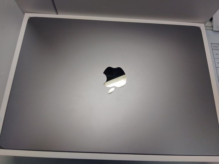 Купити Apple macbook air 13,6" m2 2022 Б/У