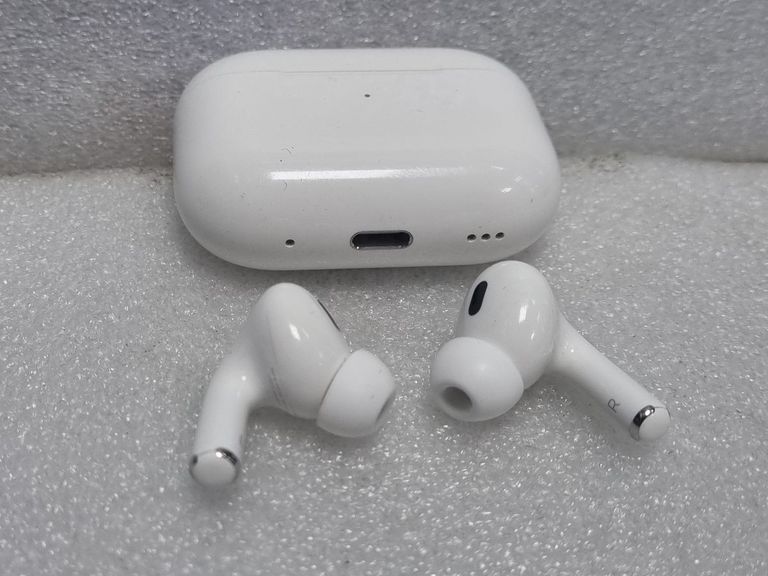 Оголошення Apple airpods pro 2nd generation with magsafe charging case usb-c Б/У