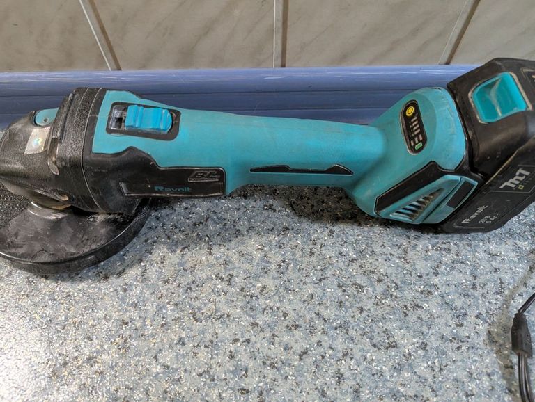 Дешево Revolt AG 20-125 з ломбарду