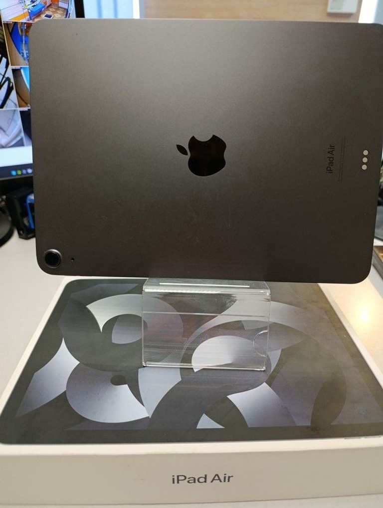 Оголошення Apple ipad air 2022 wi-fi 64gb Б/У
