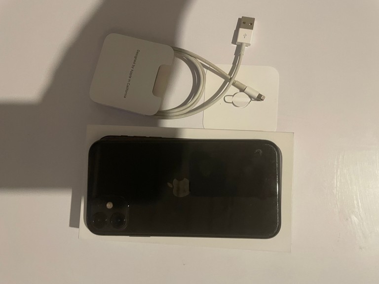 Купити Apple iPhone 11 64GB Black Slim Box (MHDA3) Б/У