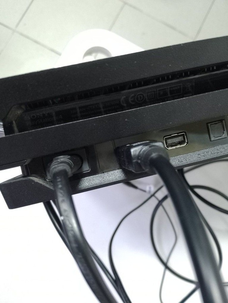 Оголошення Sony playstation 4 pro 1tb Б/У