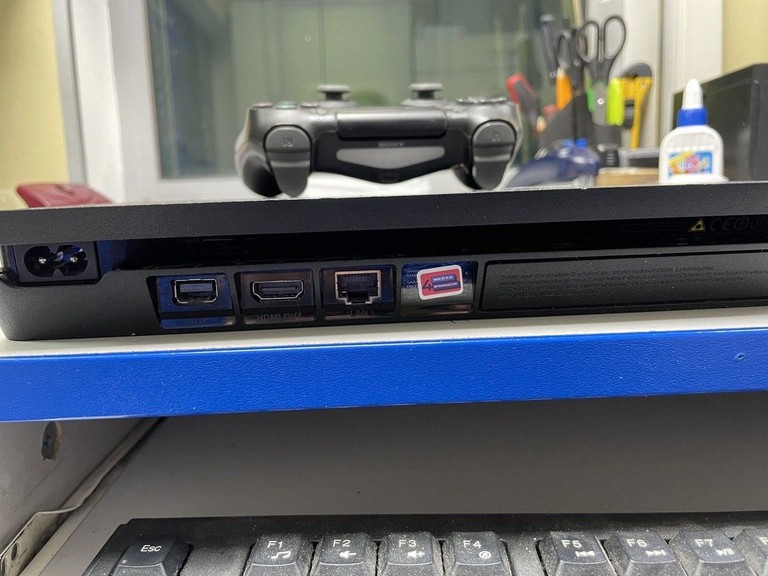 Купити  Sony PlayStation 4 Slim 1TB Black Б/У