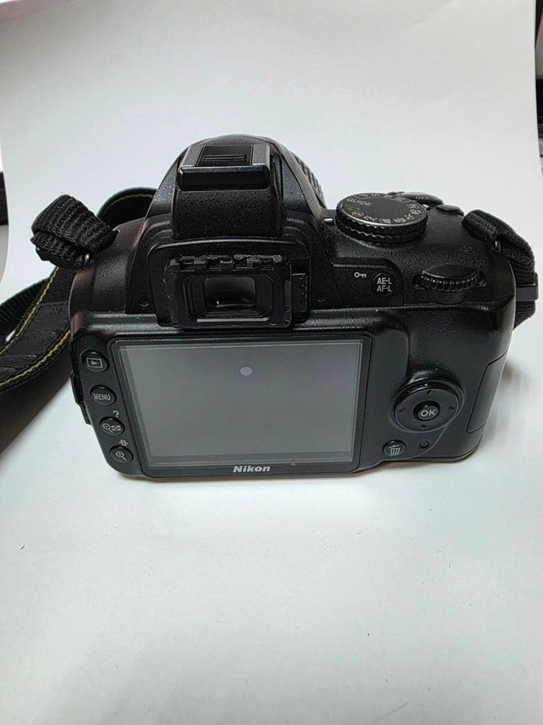 Розпродаж Nikon d3000 kit /af-s nikkor 18-55mm 1:3,5-5,6g vr dx, продавець Техноскарб