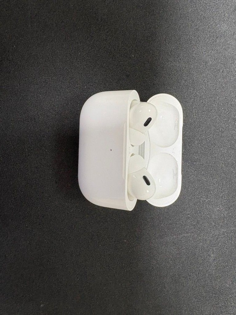 Дешево Apple airpods pro 2nd generation with magsafe charging case usb-c з ломбарду
