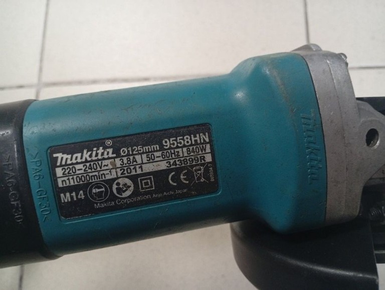 Дешево Makita 9558HN з ломбарду