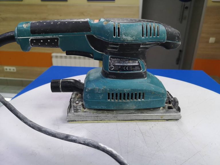 Makita BO3711