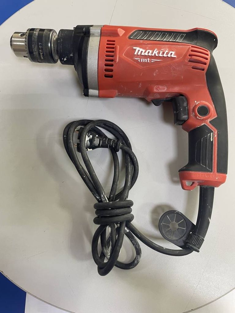 Makita M8100