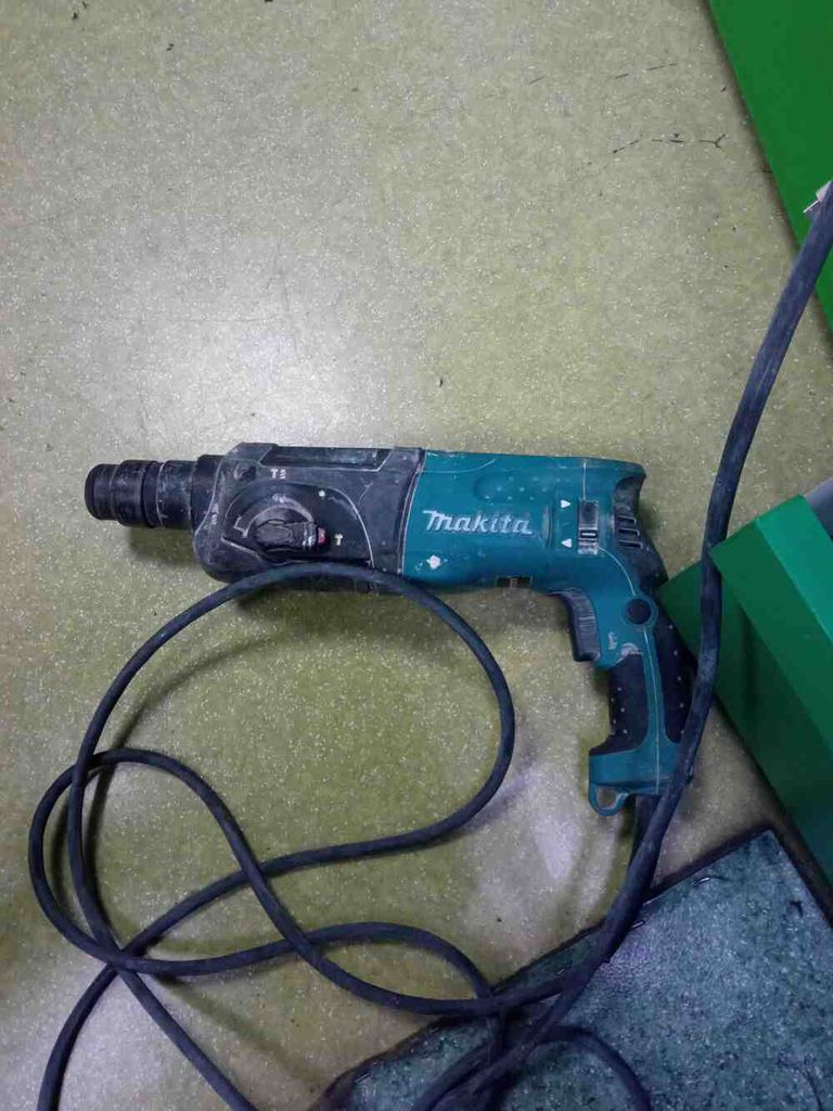 Купити Makita HR2470 Б/У
