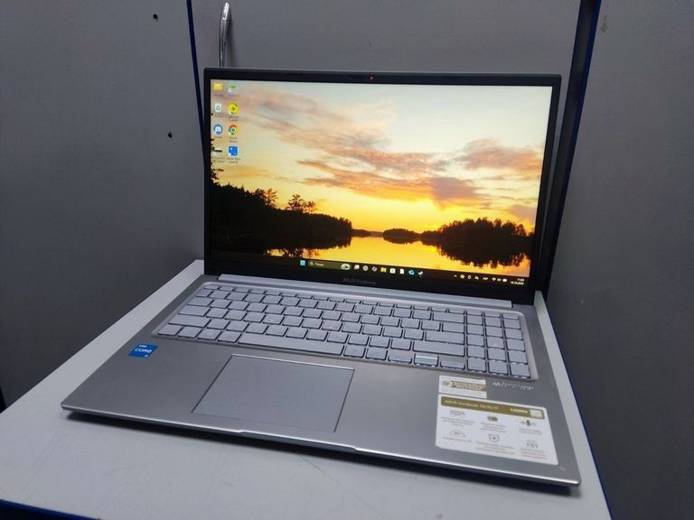 Дешиво Asus 15/core i3-1315u ddr5/16gb ddr5/hdd *відсутній/ssd 512 gb/*інтегрована с ломбарда