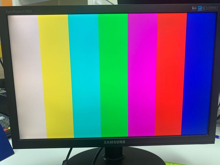 Дешиво Samsung e1920 с ломбарда