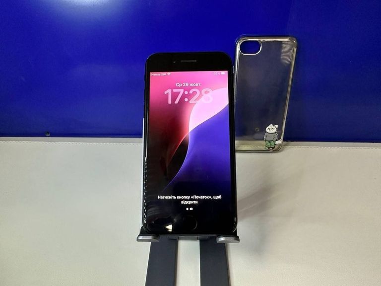 Дешево Apple iPhone SE 2020 128GB Black Slim Box (MHGT3) з ломбарду