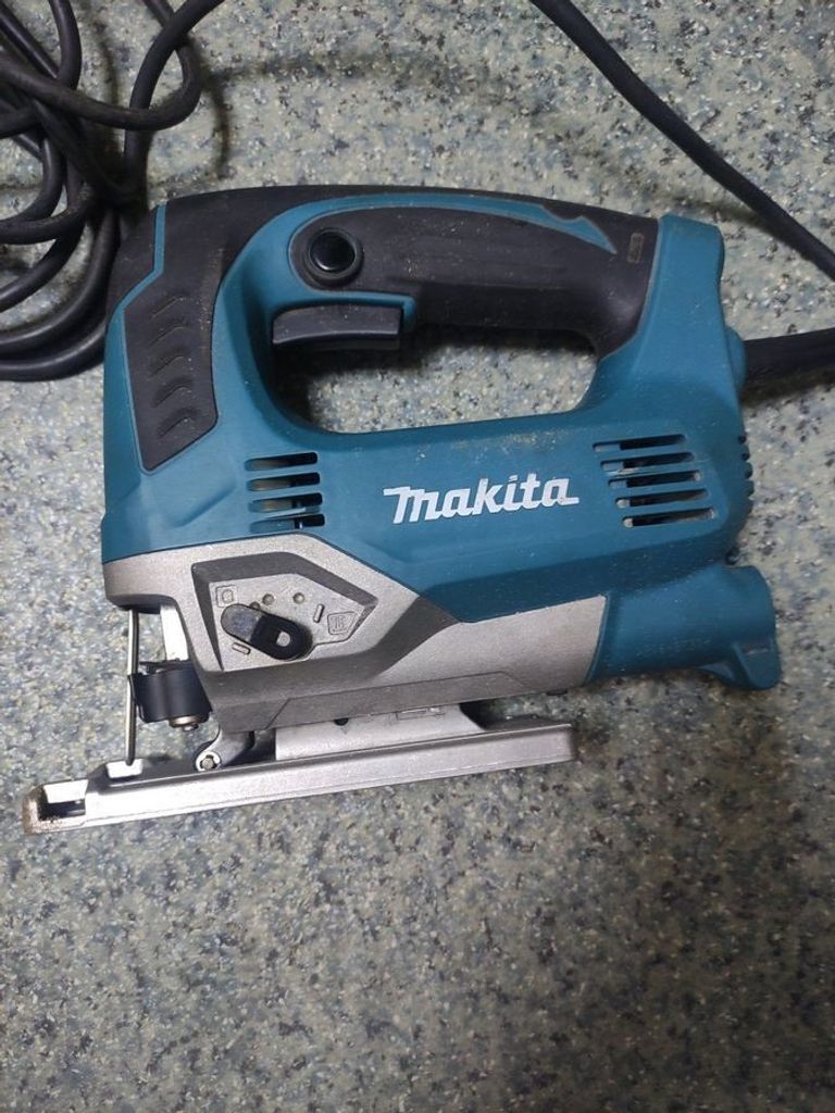 Купити Makita JV0600K Б/У