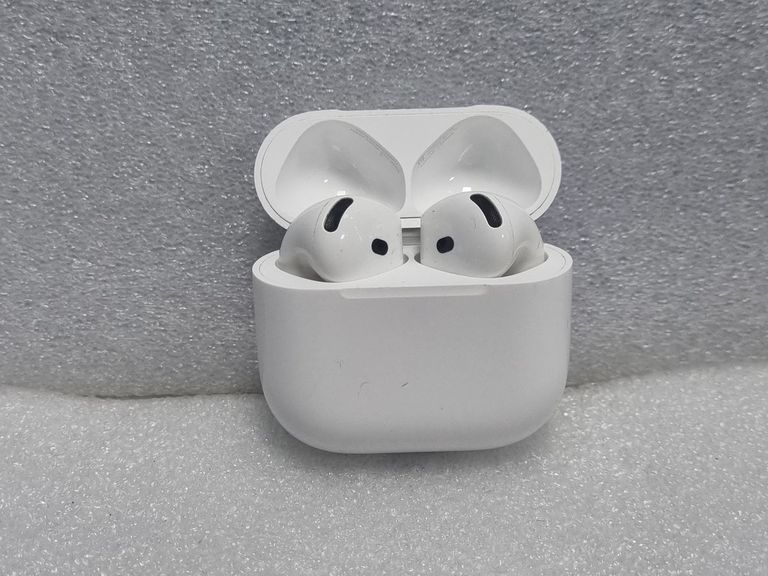 Купити Apple airpods 4 Б/У