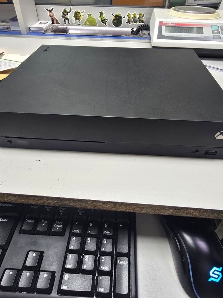 Дешиво Microsoft Xbox One X 1TB White с ломбарда