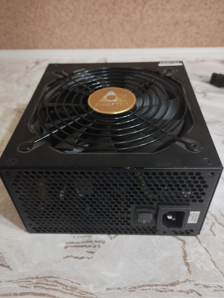 Дешиво Chieftec 650W Proton (BDF-650C) с ломбарда