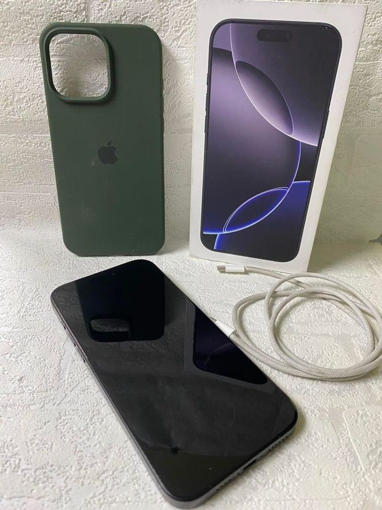 Купить Apple iPhone 16 Pro Max 256GB Black Titanium (MYWV3) Б/У