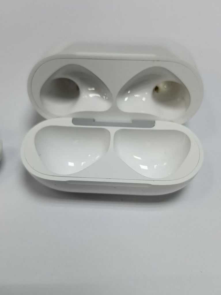 Оголошення Apple airpods 4 with active noise cancellation Б/У