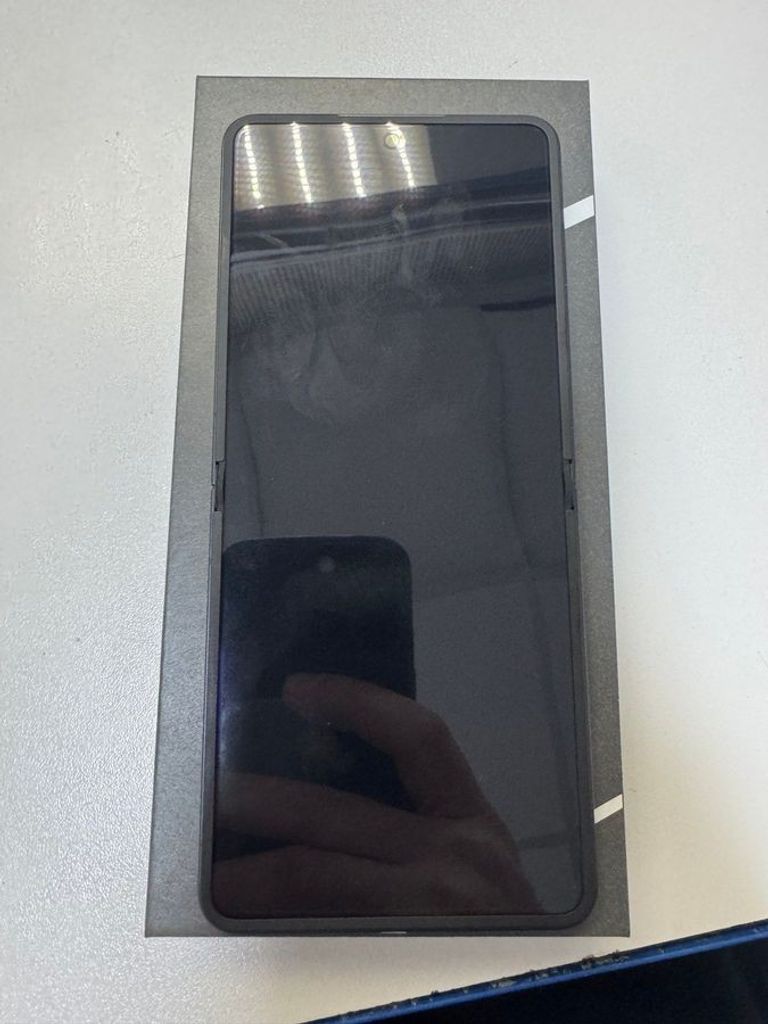 Оголошення Samsung galaxy flip7 12/256gb Б/У