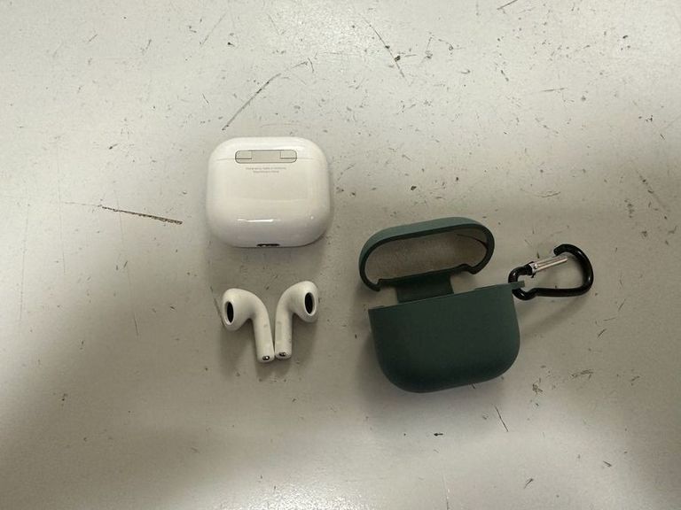 Купить Apple airpods 4 Б/У