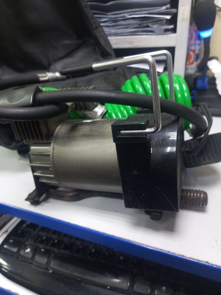 Дешево Uragan 90140 з ломбарду