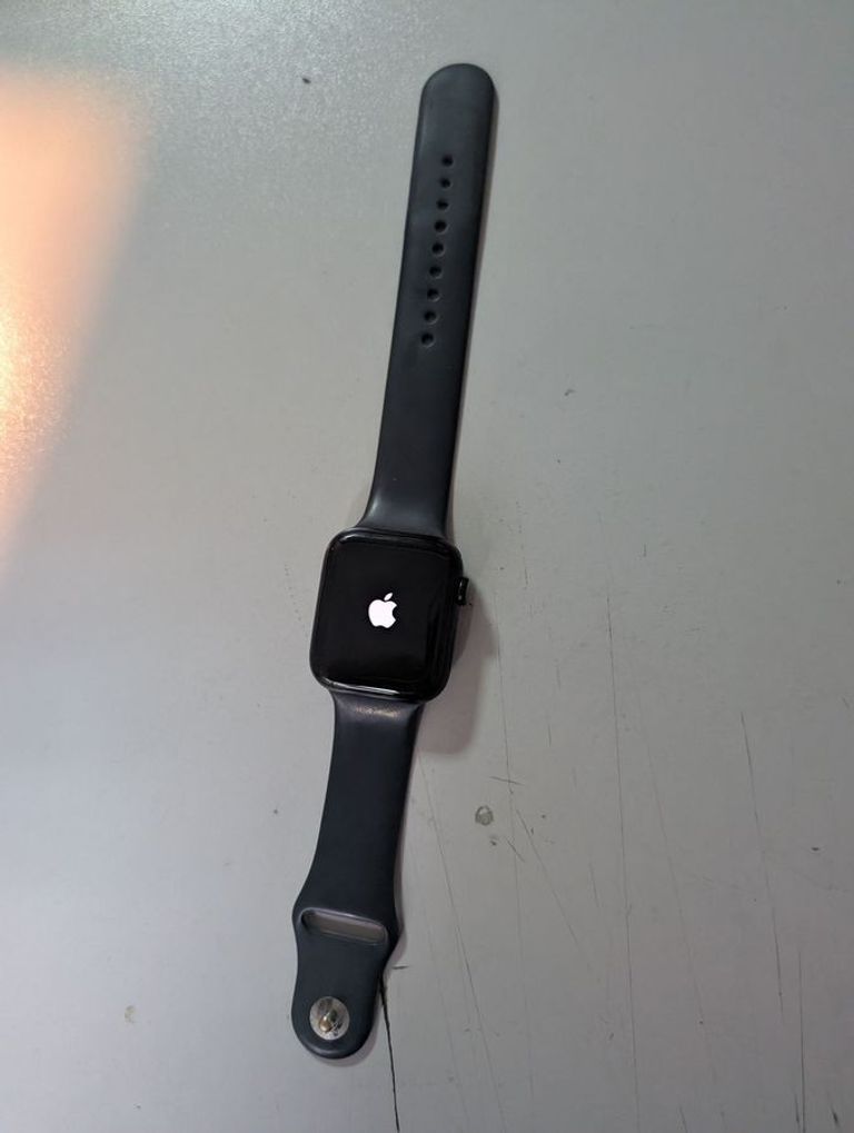 Купити Apple watch se 2 gps 44mm aluminium case Б/У