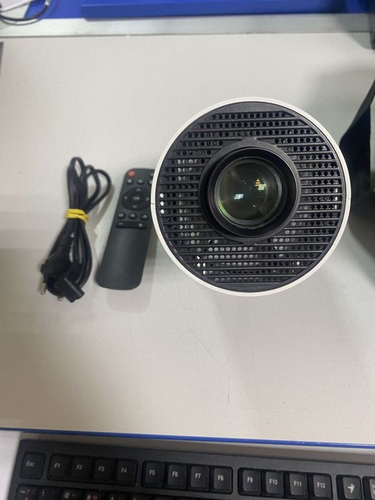 Купити Led Projector hy300 Б/У