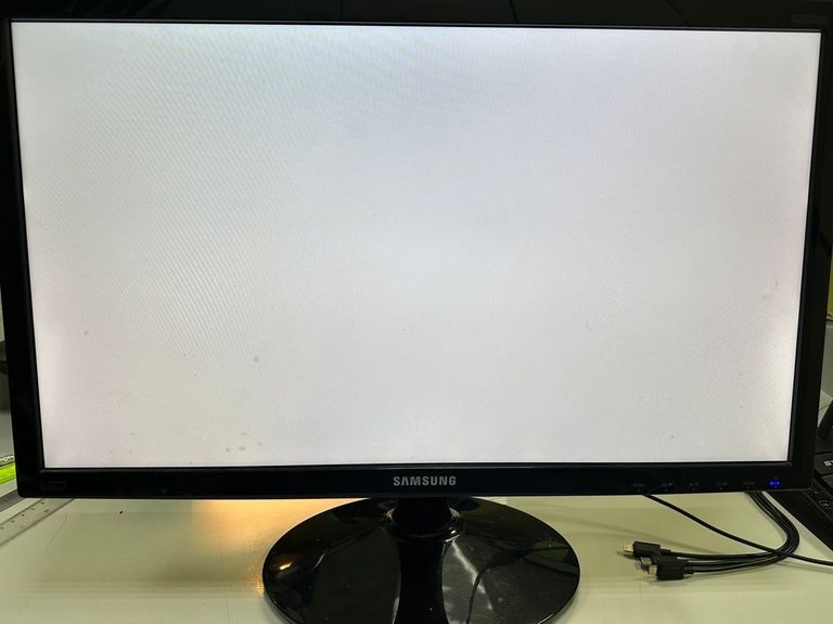 Купити Samsung s22d300 Б/У