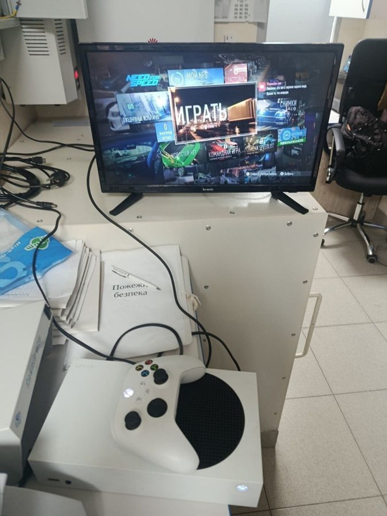 Купити Microsoft xbox series s 512gb Б/У