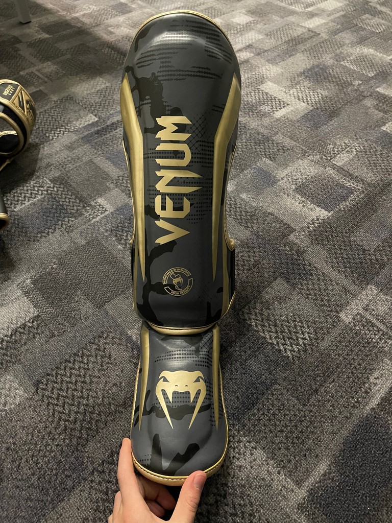 Дешиво VENUM Elite Standup Shin guards с ломбарда