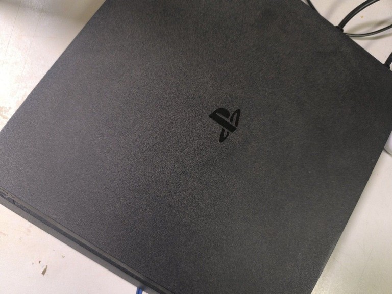 Купить Sony PlayStation 4 Slim 1TB Black Б/У
