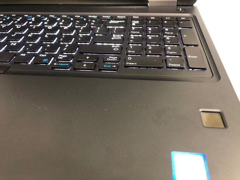 Dell 15/core i5 6300u ddr3/16gb ddr3/hdd *відсутній/ssd 256 gb/*інтегрована Код:01-201045502. Изображение 5