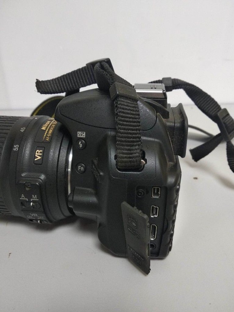 Купити Nikon d3100 kit / af-s nikkor 18-55mm f:3,5-5,6g vr dx Б/У
