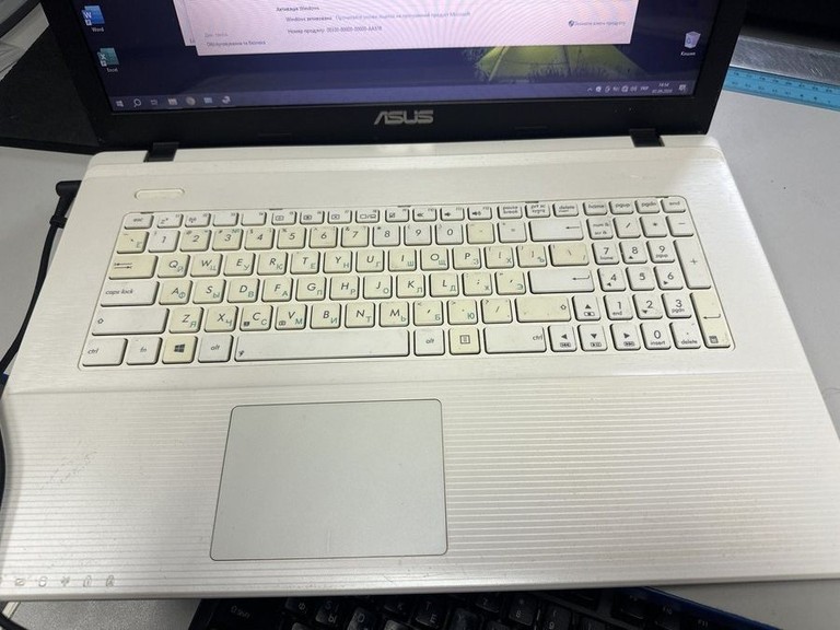 Дешево Asus 17/pentium 2020m ddr3/4gb ddr3/hdd 500 gb/ssd *відсутній/geforce 720m з ломбарду