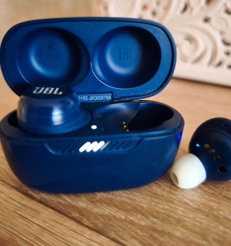 Купити JBL Live Free NC+ TWS Blue JBLLIVEFRNCPTWSU Б/У