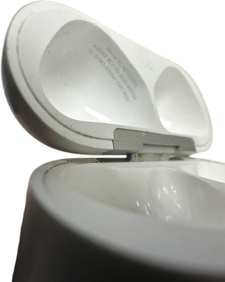 Дешево Apple airpods 4 with active noise cancellation з ломбарду