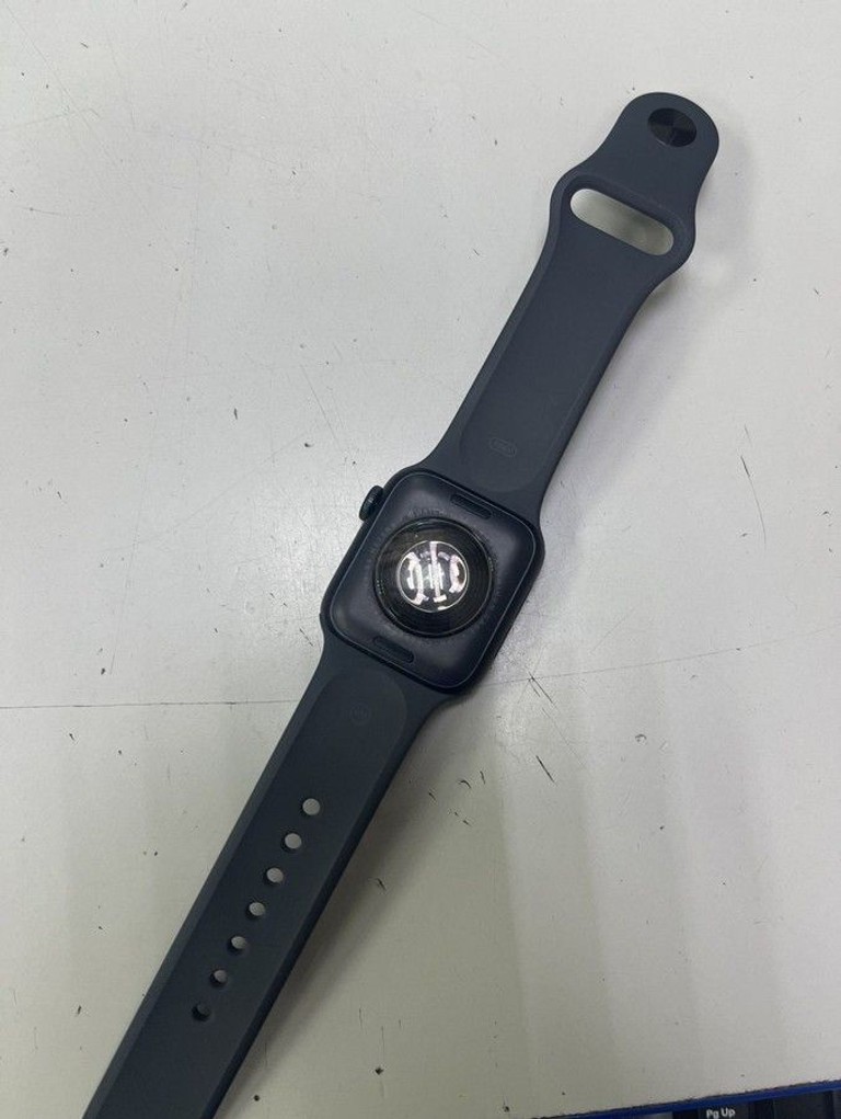 Дешево Apple watch se 3 gps 40mm alu. case з ломбарду