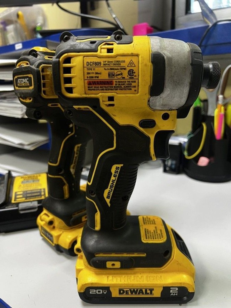 Дешево Dewalt DCK2061D2T з ломбарду
