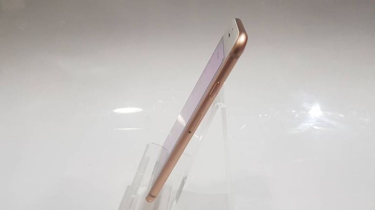 Apple iphone 8 64gb Код:01-18980910. Изображение 6