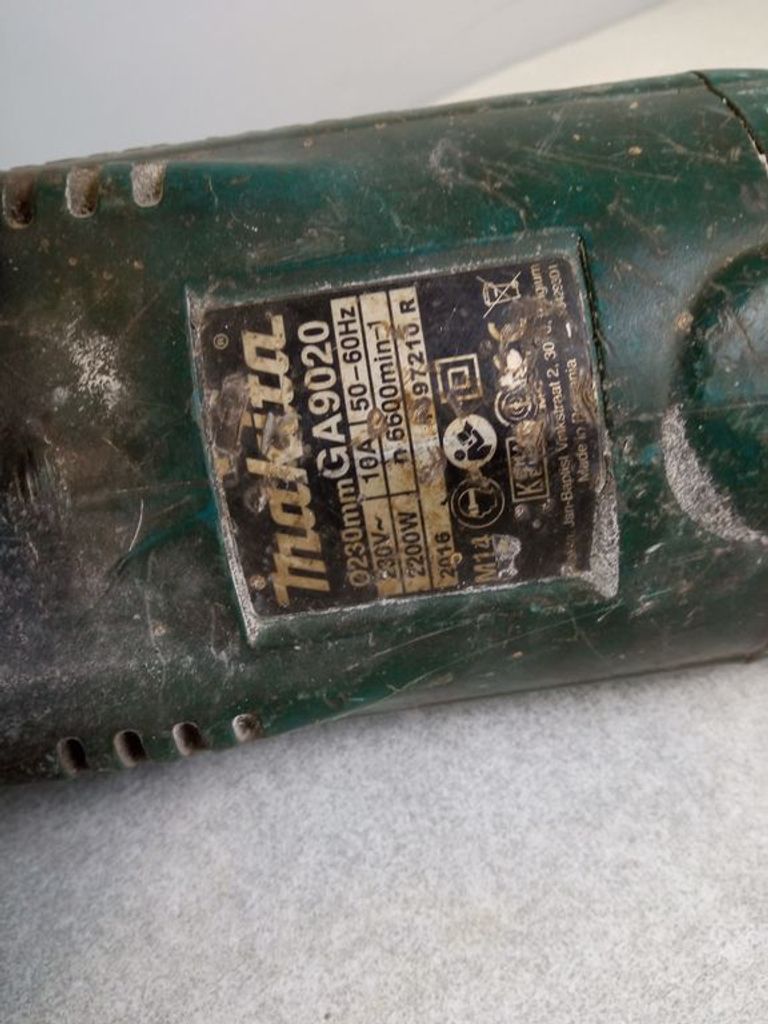 Оголошення Makita GA9020R Б/У