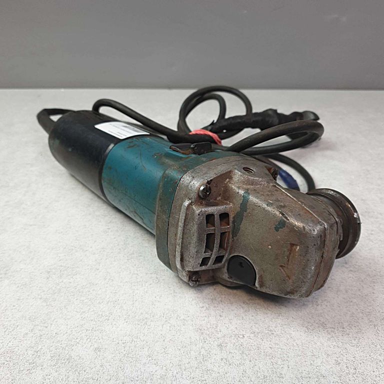 Дешево Makita 9555nb з ломбарду