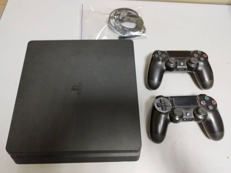 Sony ps 4 slim cuh-2208b 1tb