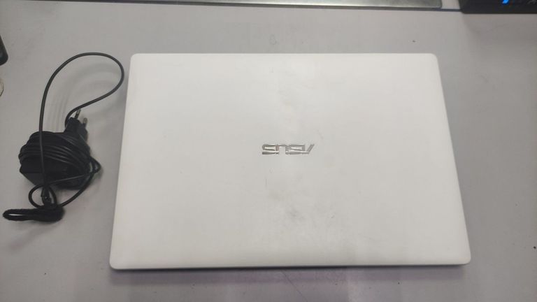 Дешиво Asus 15/celeron n2830 ddr3/2gb ddr3/hdd *відсутній/ssd 120 gb/*інтегрована с ломбарда