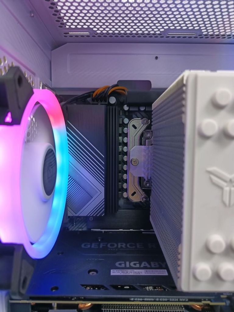 Объявление Пк amd ryzen 5 7500f/ram 32 gb/hdd відсутній/ssd 1000 gb/nvidia rtx 4070 (geforce) 12gb gddr6x 192bit Б/У