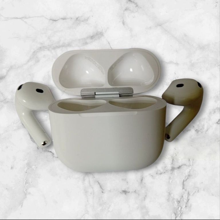 Оголошення Apple airpods 4 with active noise cancellation Б/У