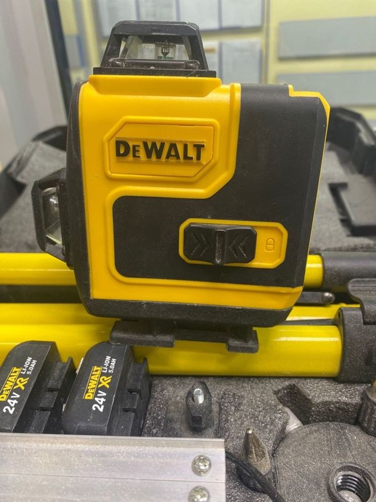 Оголошення Dewalt DW088CG Б/У